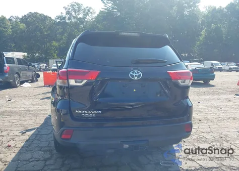2018 Toyota Highlander Le z USA, uszkodzony, nr VIN 5TDZARFH3JS040688